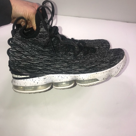 Nike LeBron James shoe - Picture 3 of 8